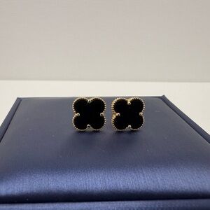 18K Yellow Gold Elegant Black and Gold Clover Stud Earrings